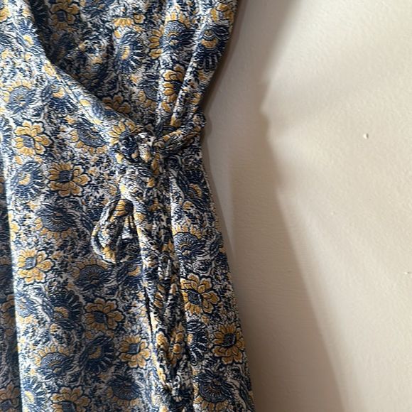 MISA Los Angeles wrap floral dress - Picture 3 of 8